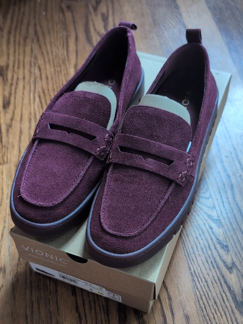 New In Box Vionic Uptown Loafer Burgandy Size 8